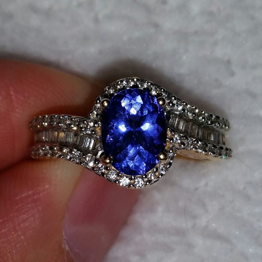 Natural Tanzanite & Diamond Ring 14 k Gold